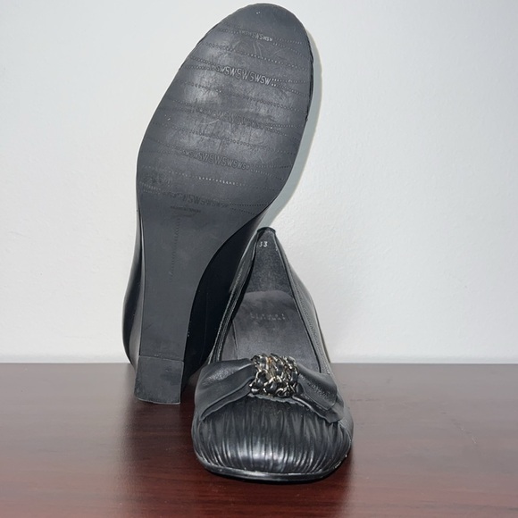 Stuart Weitzman Suede Black Leather Bow Pumps - Picture 7 of 13